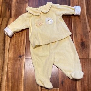 Unisex Size 0-3 Months Cozy Yellow Gund Cotton-blend Top and pants with Feet